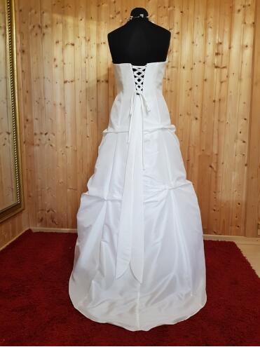 Brautkleid BK15-15644 mieten in Bea's Hochzeits-Boutique