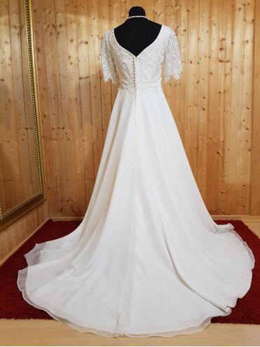 Brautkleid mit Corsage und Schleppe BK15-75x10 mieten in Bea's Hochzeits-Boutique